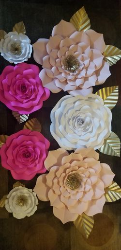 Paper flowers and paper roses. Flores de papel