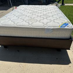 Cama QUEEN COLCHÓN Y BASE DE MADERA