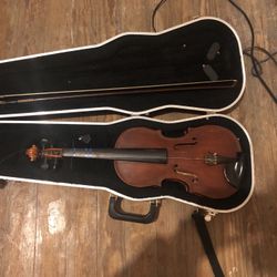 SKB VIOLIN PERFECT CONDTION NEEDS TO BE RESTRINGED 