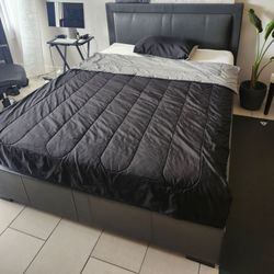 Queen size bed