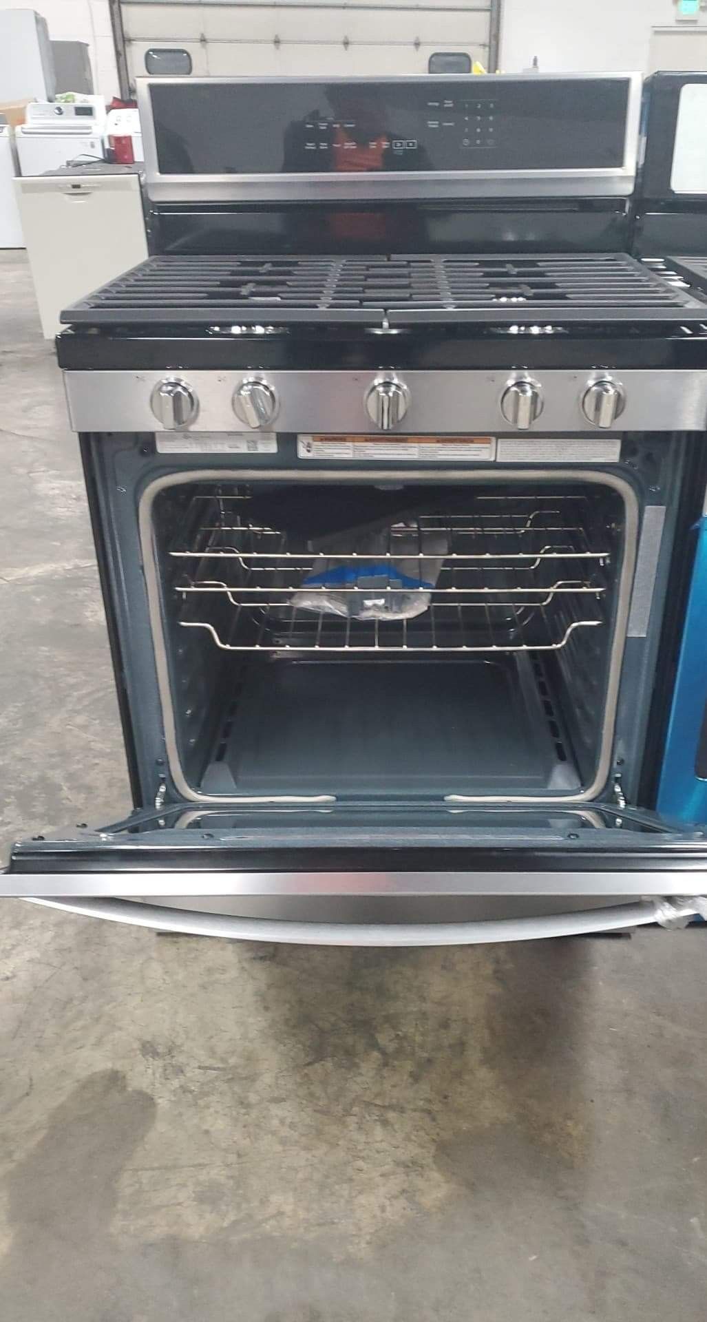 🔥🔥New scratch and dent whirpool gas stove 🔥🔥