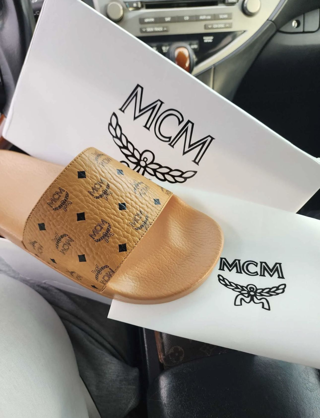 MCM SLIDES W BOX