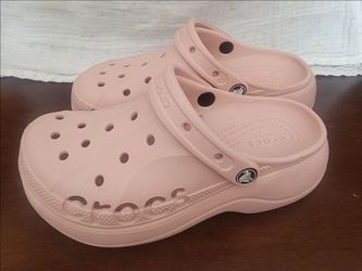 Girls crocs size 6w great condition