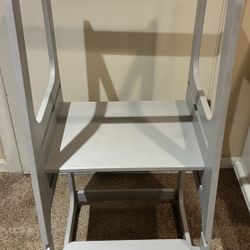 Adjustable Montessori Toddler Tower