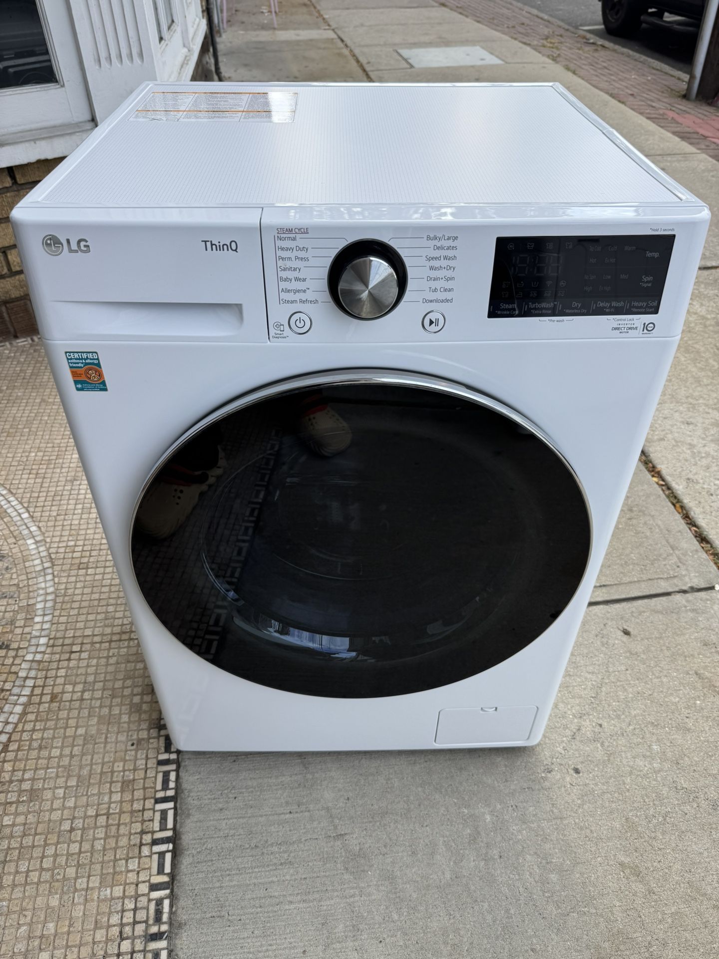 LG Washer and Dryer Combo 24 inch White Matte