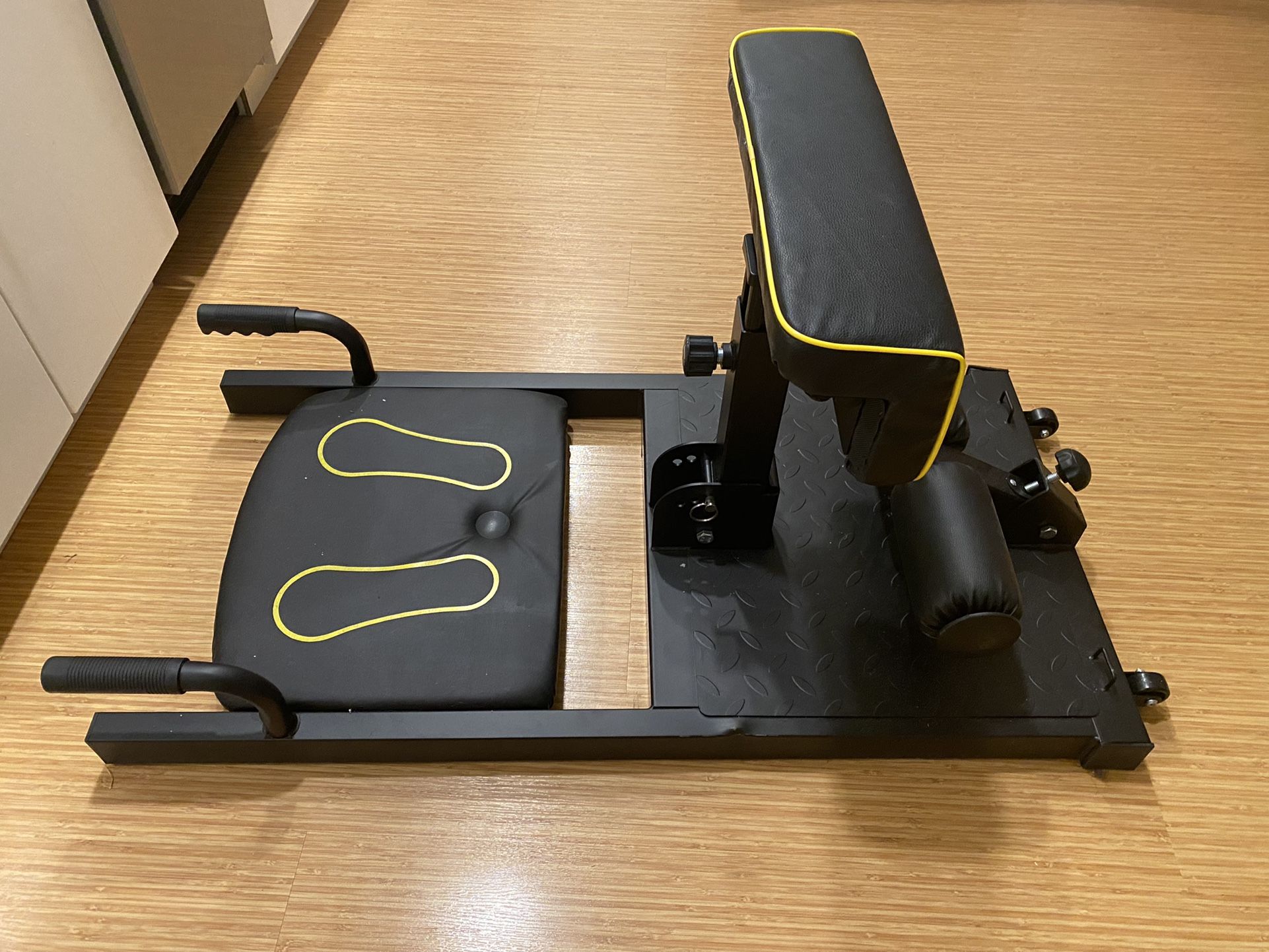 8 In 1 Squat Machine