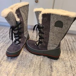 Women's Sorel Snowboots Size 10