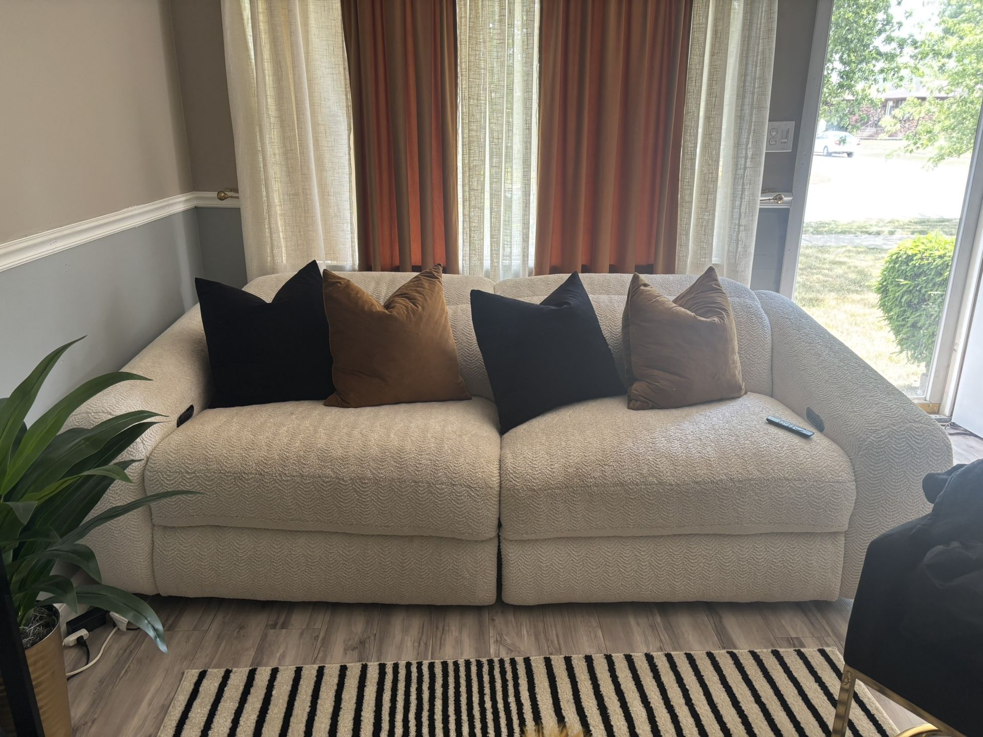 Cream Recliner Sofa Big and Comfortable