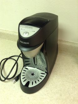 Keurig commercial single cup coffee machine / also has water hose connection option on back
