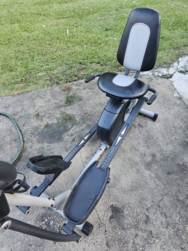Recumbent/elliptical Proform