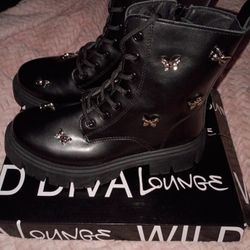 SIZE 7 BUTTERFLY COMBAT BOOTS 
