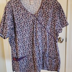 Dickies Laverder Floral Print Scrub Top size Woman's Medium 