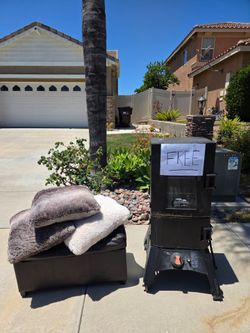 Free Pillows, Ottoman & Smoker