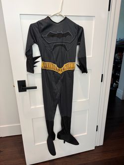 Batman costume (kids medium)
