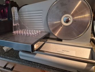 Meat slicer