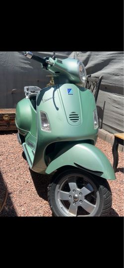 Clean title 200gt Vespa