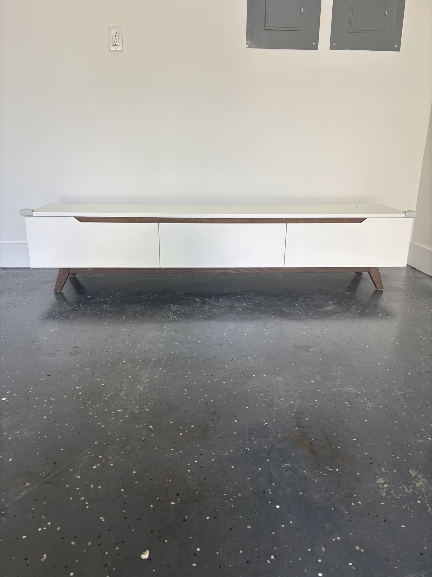 Tv Stand console Rove Concepts