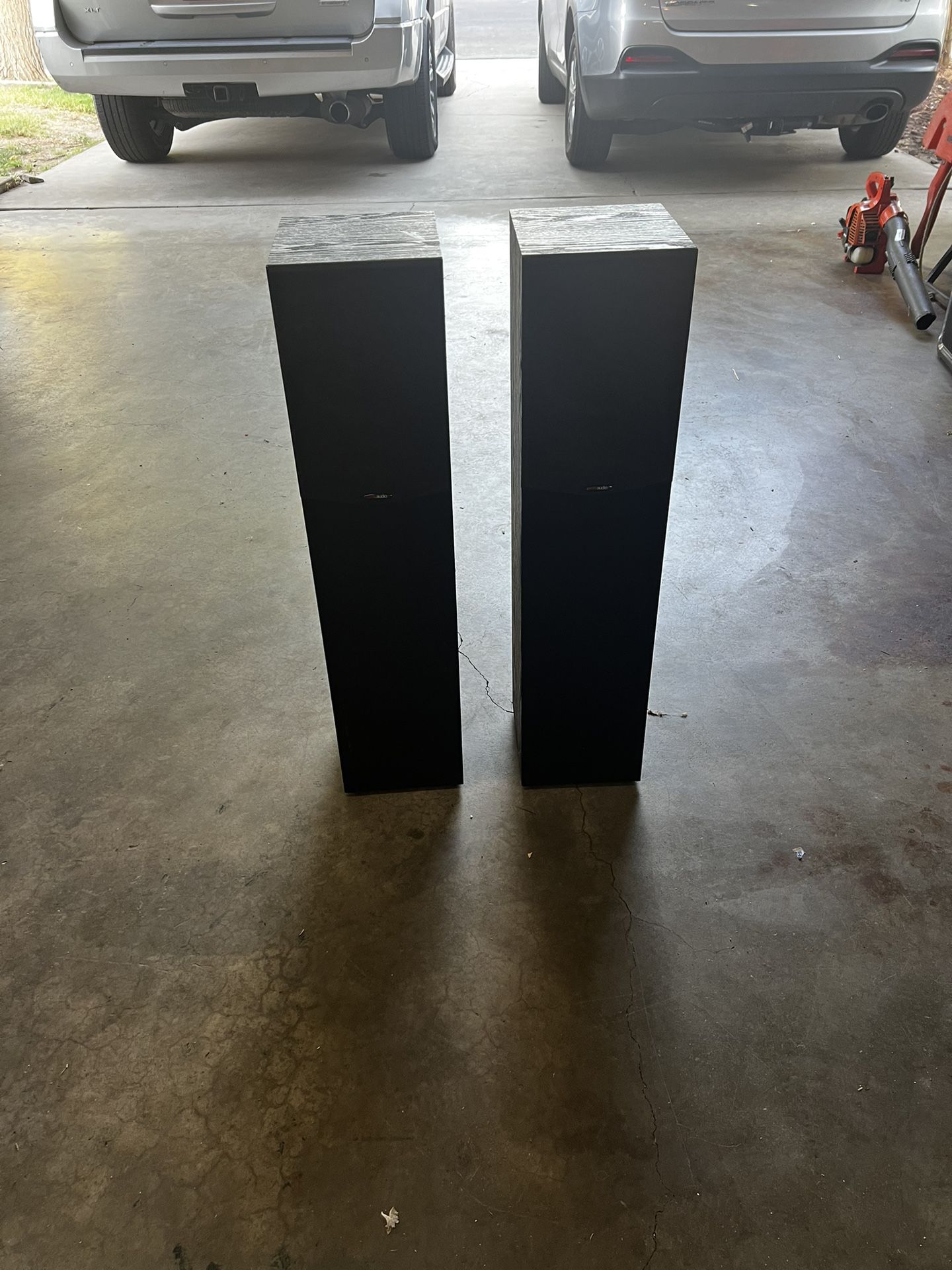 Polk Audio Tower Speaker Set. R300’s With Pyle Amplifier