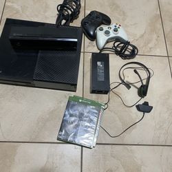 Complete Xbox One System With Kinect And Head Set With 2 Games