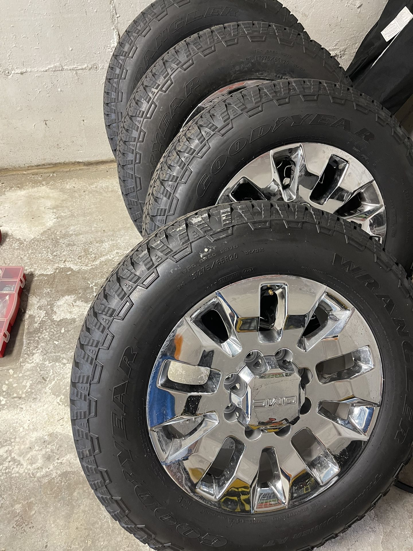 Brand New 20 In Chrome GMC Denali Wheels And Brand New Good Year 275 20in Tires.