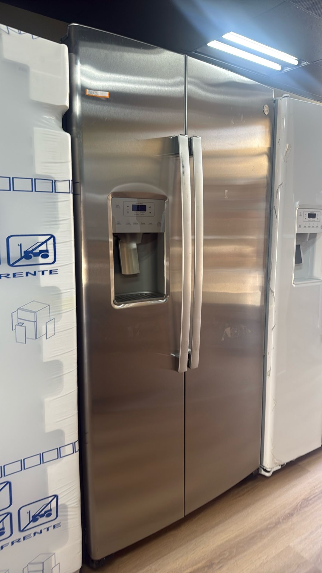 Two Door Ice And Water Stainless Steel Ge Refrigerator CD