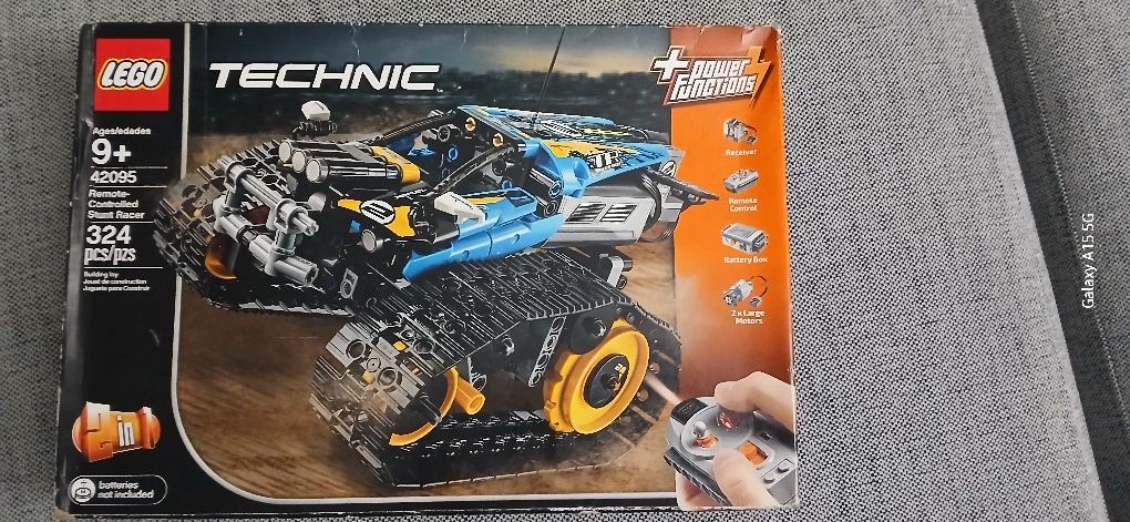 42095 LEGO Technic Remote-Controlled Stunt Racer Retired Set