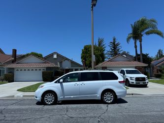 Toyota Sienna Minivan White