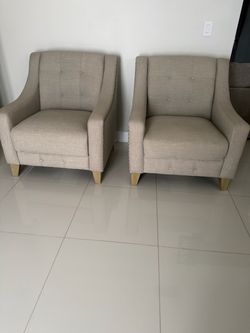 Set of 2 Beige Tufted Accent Chairs