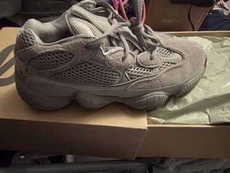 adidas Yeezy 500
Ash Grey