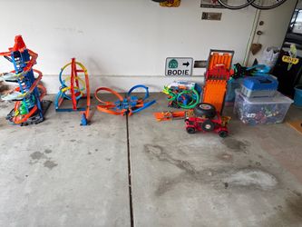 Hot-Wheels (all items bundled together)