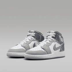 Nike Air Jordan 1 Mid SE Sneaker • Youth Size 3