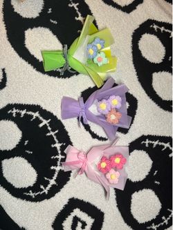 small crochet flower bouquets