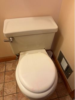 Vintage 1980’s Universal Rundel Toilet