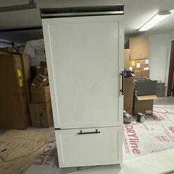 Viking Professional Series '07 36" Bottom-Freezer Refrigerator VCBB363RSS