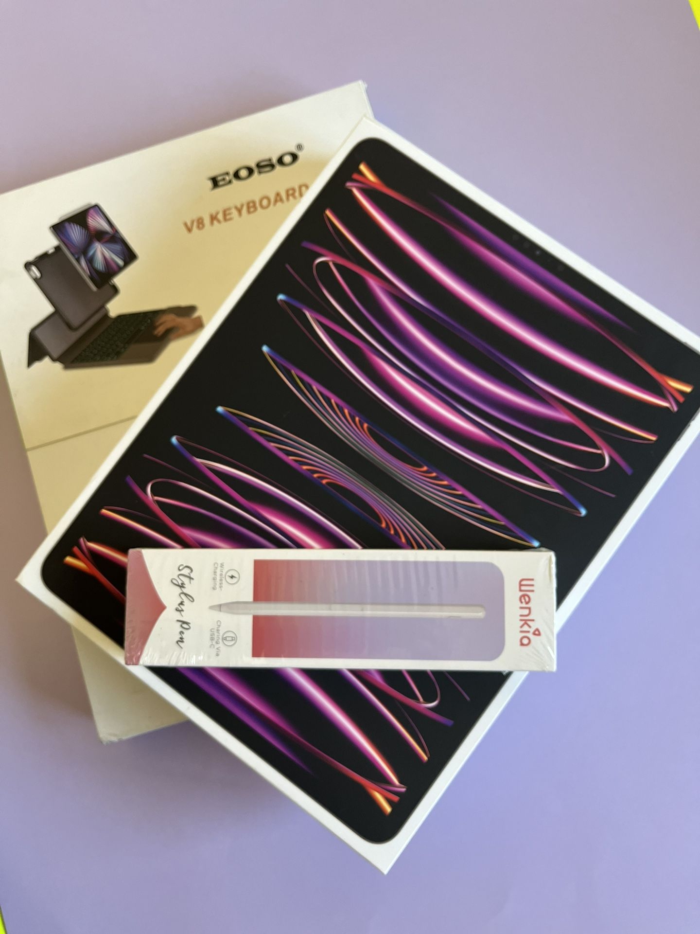 IPad Pro 12.9” 6th Generation (M2 Chip / 2022 Model) 256gb with Pencil & Keyboard + Apple Care +