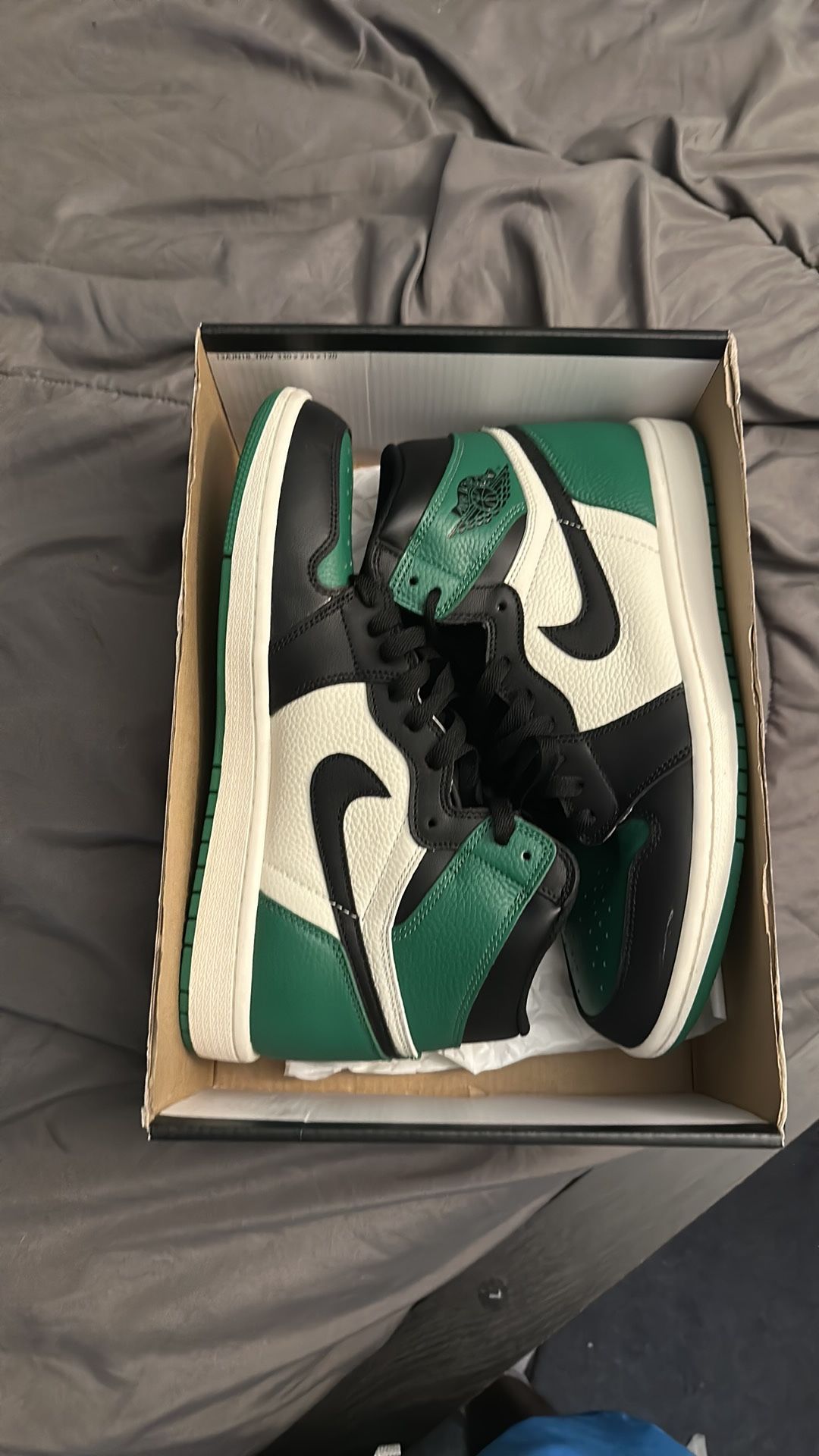 Jordan 1 retro high pine green Size 10.5