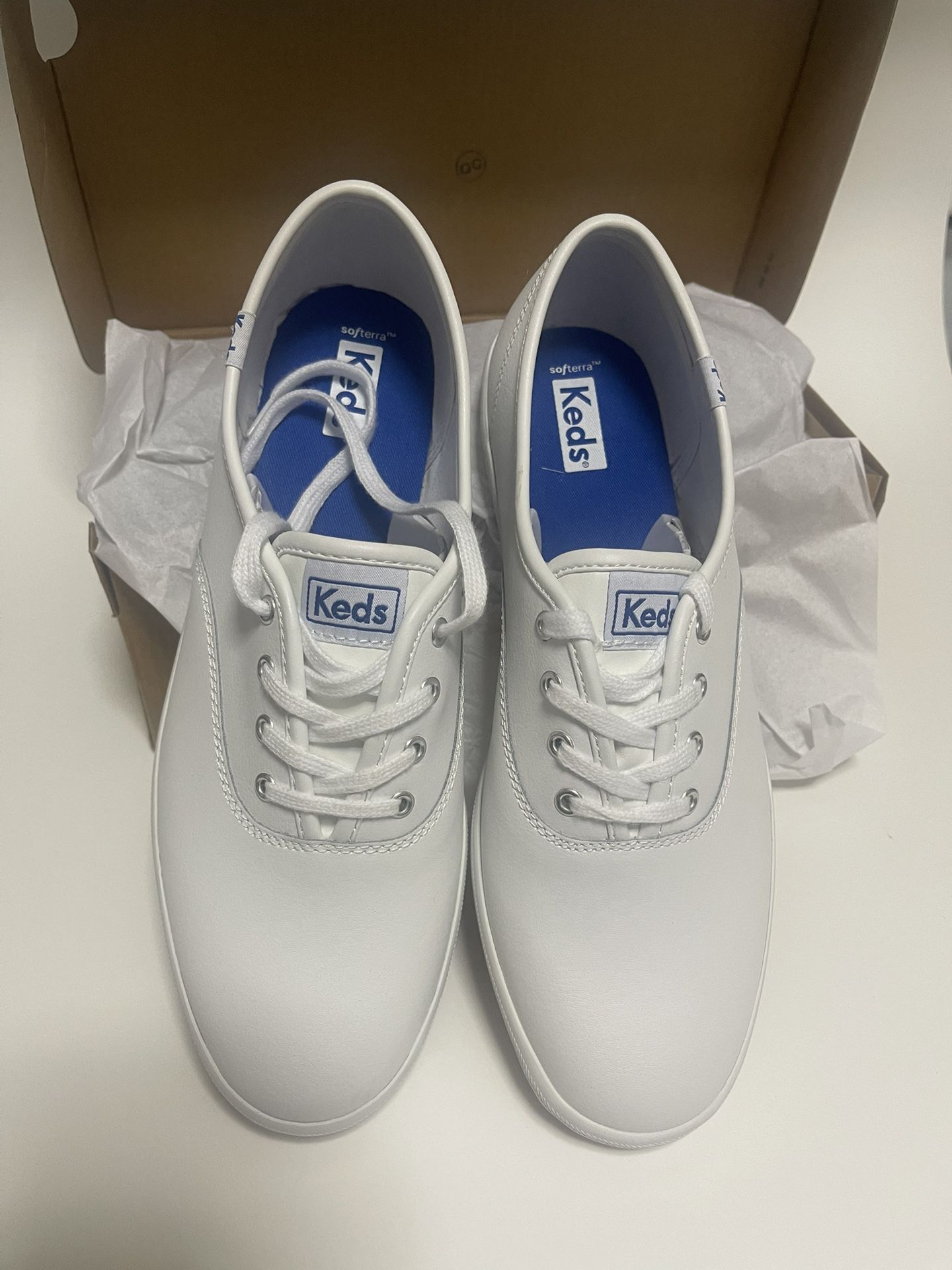 Keds Champion White Leather  Size 8.5 WIDE