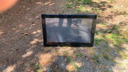 For sale nice tv work great Asking $35 bucks color are very nice
