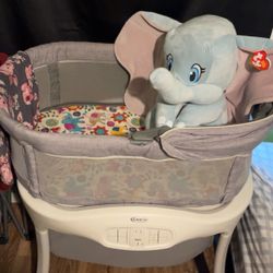 Graco Bedside Rocking Bassinet 