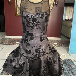 Gorgeous Black On Black Dress Size Small ❤️