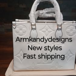 Hand Tote In White 