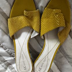 Vintage Kitten Heels Sz 7 Anne Klein Yellow Snake