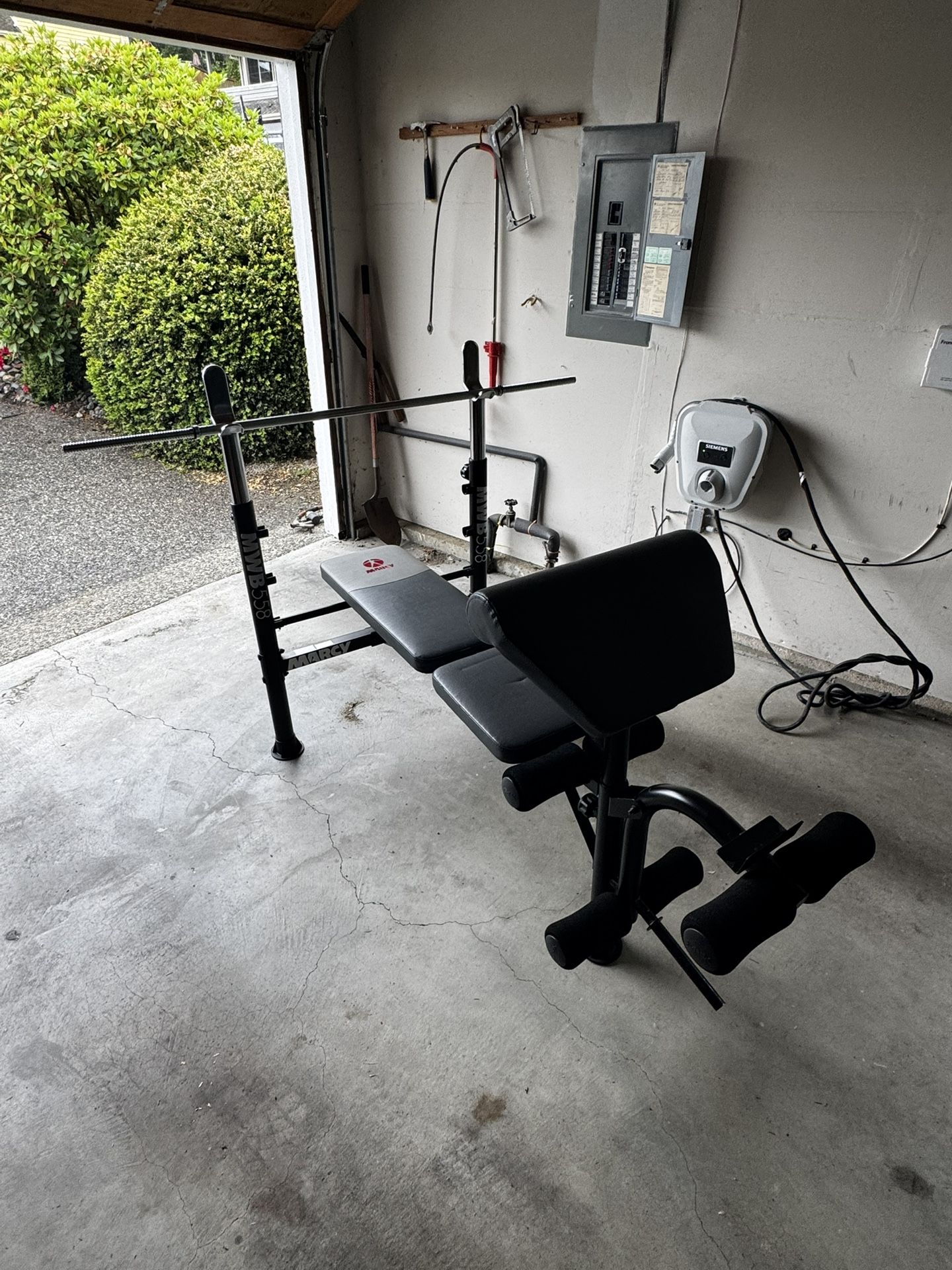 Bench Press With Leg Extension