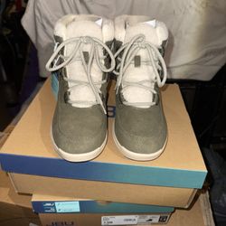 Women’s JBU Olive & Cream Cozy Winter Boots Sz 8