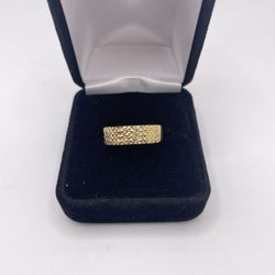 18k, 2.6grams, Dia-cut, Band Ring