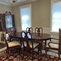 Dining Room Table and Chair Set