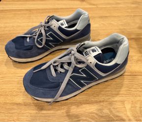New Balance Classic 574 Sneakers Navy/White (Men’s 8.5/Women’s 10)