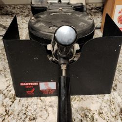 Professional kitchen grade waffle maker By Golden Malted