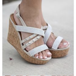 Fringe Cream Wedges