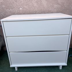 Free - Dresser 3 Drawers